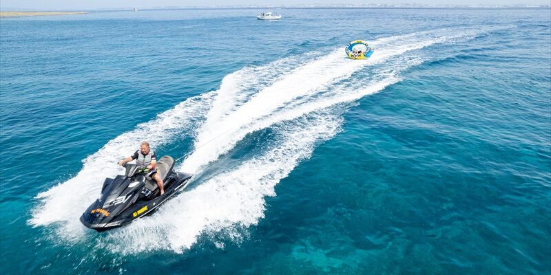 沖縄の海でツーリング!